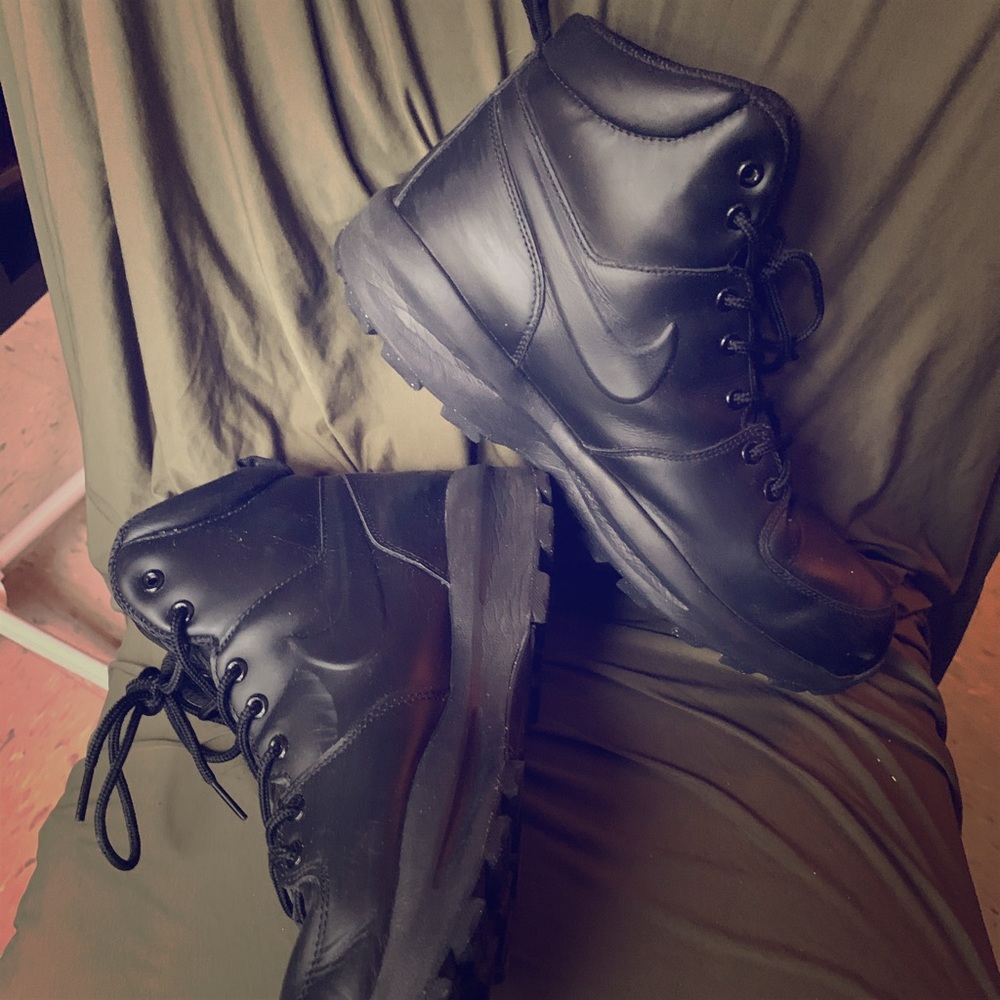 Nike Manoa Leather Lace-up Boots